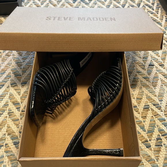 Nwt. Steve Madden black sandal - Picture 7 of 7